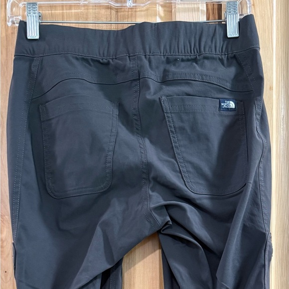 The North Face Women’s Dark Gray Cargo Outdoor Sporty Stretch Cargo Pants - Picture 4 of 10
